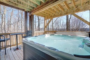 Outdoor spa tub - Townhome R8A- Mtn Home/View, Private Hot Tub, Gated Resort, Indoor/Outdoor Pools (Banner Elk)