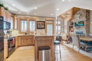 Dishwasher, coffee/tea maker, cookware/dishes/utensils, dining tables - Townhome R8A- Mtn Home/View, Private Hot Tub, Gated Resort, Indoor/Outdoor Pools (Banner Elk)