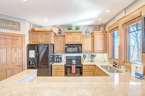 غسالة أطباق، ماكينة لصنع القهوة/الشاي، مستلزمات طهي/أطباق/أوعية