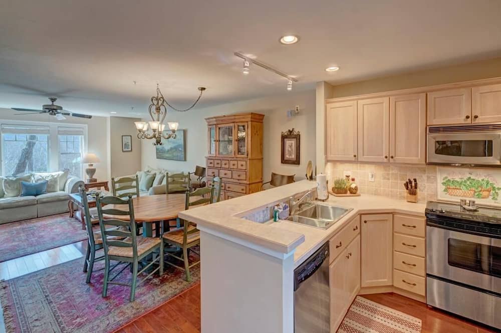 Timbers D-1- Mountain Condo, Gated Resort, Indoor/Outdoor Pools, Fitness Area, Fishing Ponds, Gas...