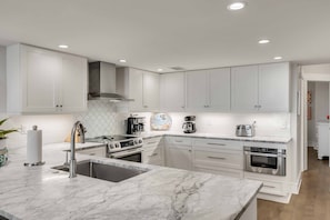 Fridge, dishwasher, coffee/tea maker, cookware/dishes/utensils - Stunning Penthouse Villa with Breathtaking Ocean & Golf Course Views (Isle of Palms)