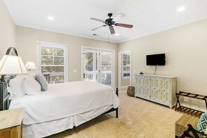 4 bedrooms, iron/ironing board, Internet, bed sheets