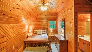 3 soverom, skrivebord, strykejern/-brett og internettilgang