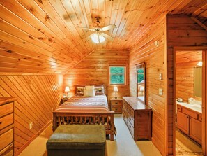 3 bedrooms, desk, iron/ironing board, internet