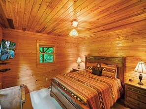 3 bedrooms, desk, iron/ironing board, Internet