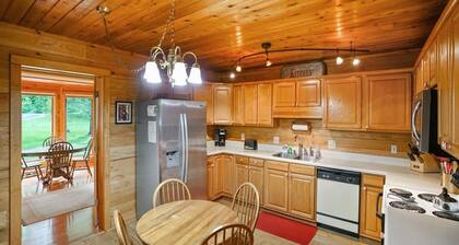 Red Roof Retreat - Watauga River, Mountain Log Cabin, Hot Tub, Gas Fireplace, Gas Grill, Easy Pav...