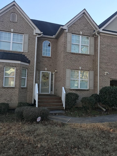 Large Basement Apartment 