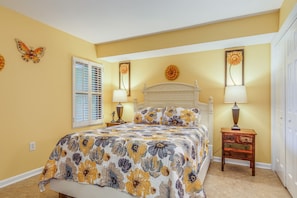 4 bedrooms, iron/ironing board, internet, bed sheets - Stay @ Ocean's Nine on Folly Beach (Folly Beach)