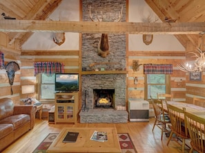 Smart TV - Valley Creek Cabin-Cabin, Water, Pet Friendly, King Beds, Gas Fireplace & Grill (Banner Elk)