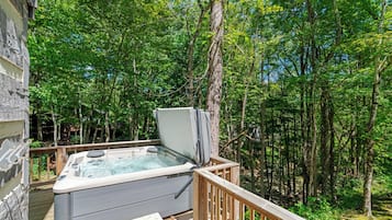 Tina de hidromasaje al aire libre