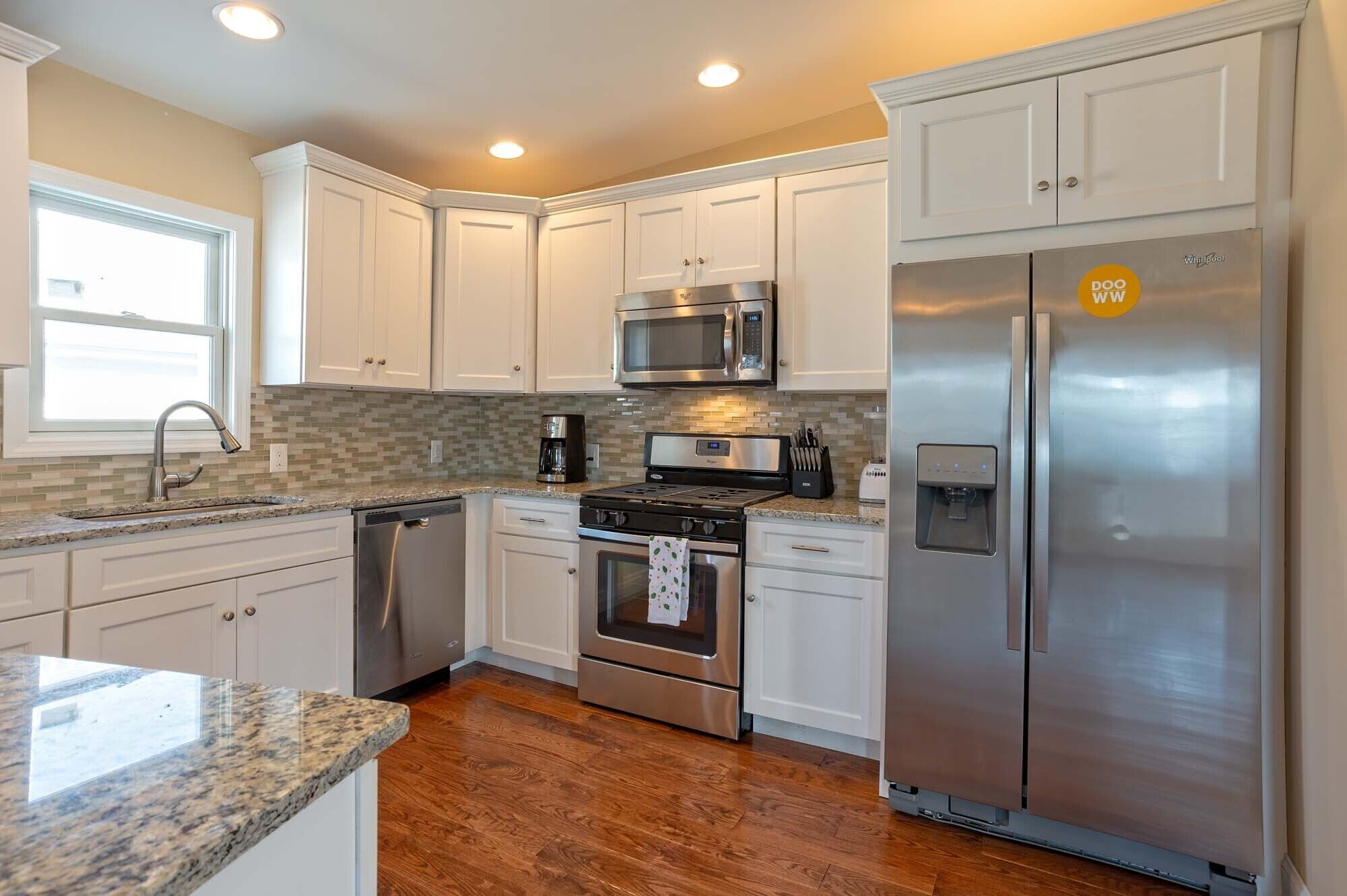 BRAND NEW BEACH BLOCK TOTAL REMODEL TOP FLOOR CONDO