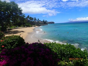 Plage, chaises longues, serviettes de plage