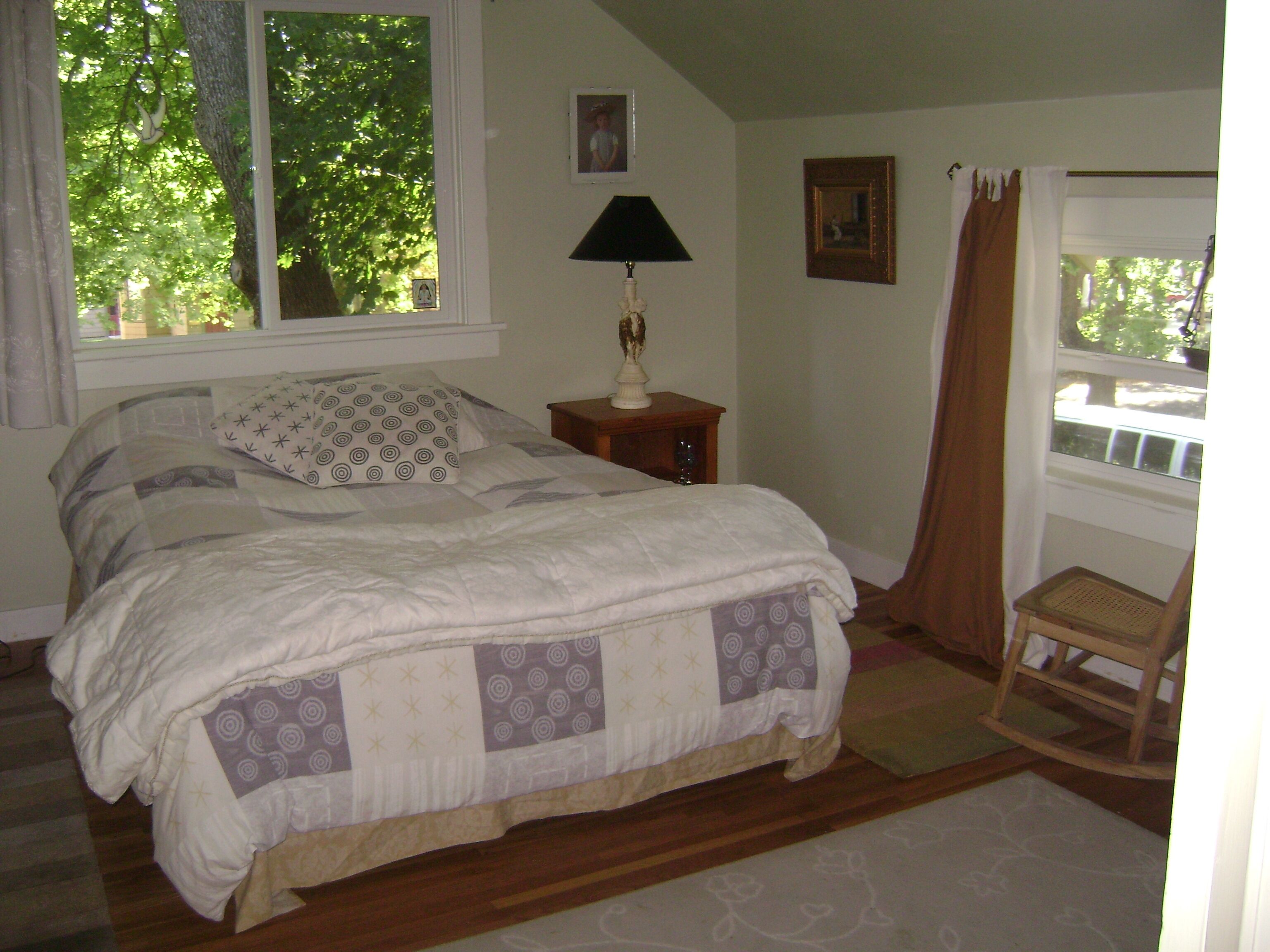 Upper House - Andriette's Bed, Book and Bicycle