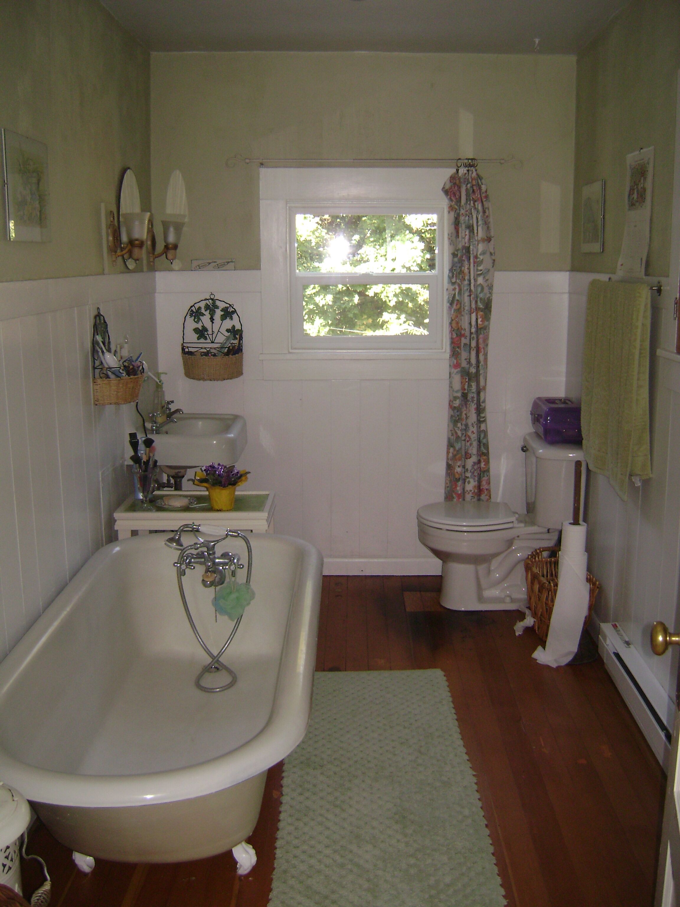 Upper House - Andriette's Bed, Book and Bicycle