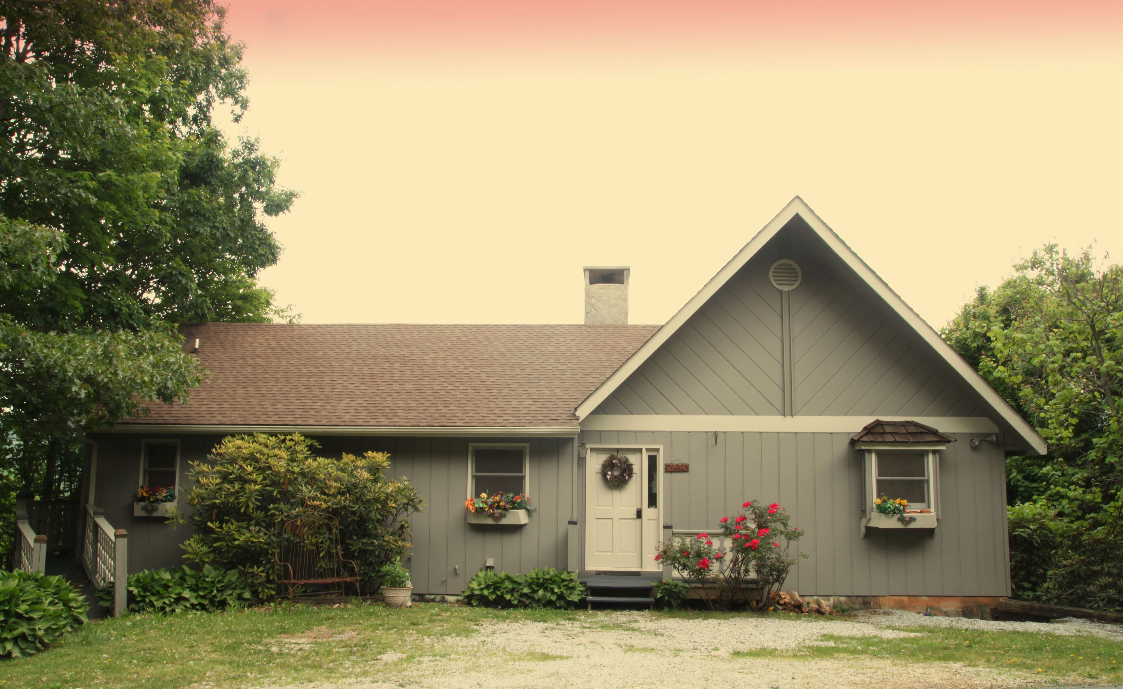 Serenity Awaits You At The Towns Chalet, A Relaxing Stay With Beautiful Views 