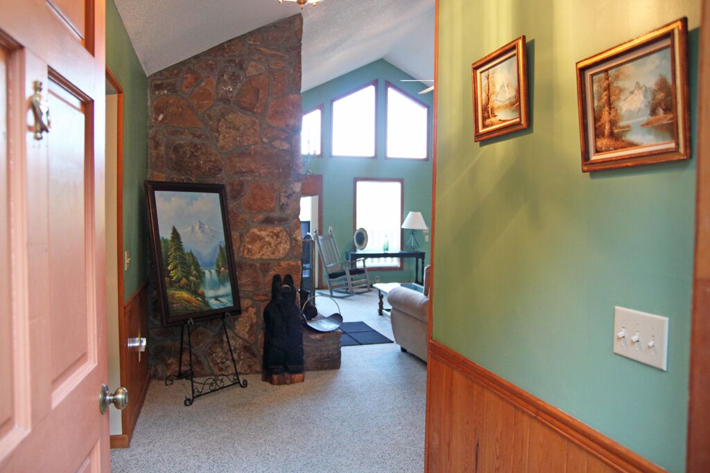 Serenity Awaits You At The Towns Chalet, A Relaxing Stay With Beautiful Views 