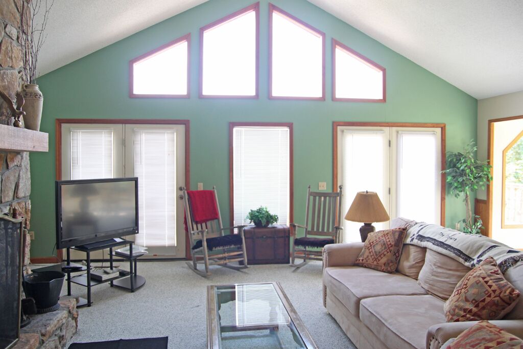 Serenity Awaits You At The Towns Chalet, A Relaxing Stay With Beautiful Views 