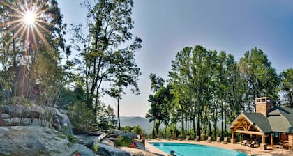 Mount LiveJoy | Top-Floor Echota Retreat | 2 King Suites | Mtn Views | Near Ban