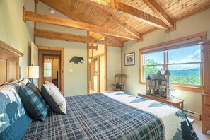 3 bedrooms, iron/ironing board, internet, bed sheets