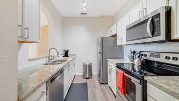 Coffee/tea maker, fridge, microwave, oven