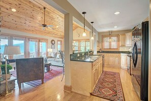 المنشأة من الداخل