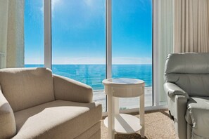 تلفزيون بشاشة مسطحة، مشغل دي في دي