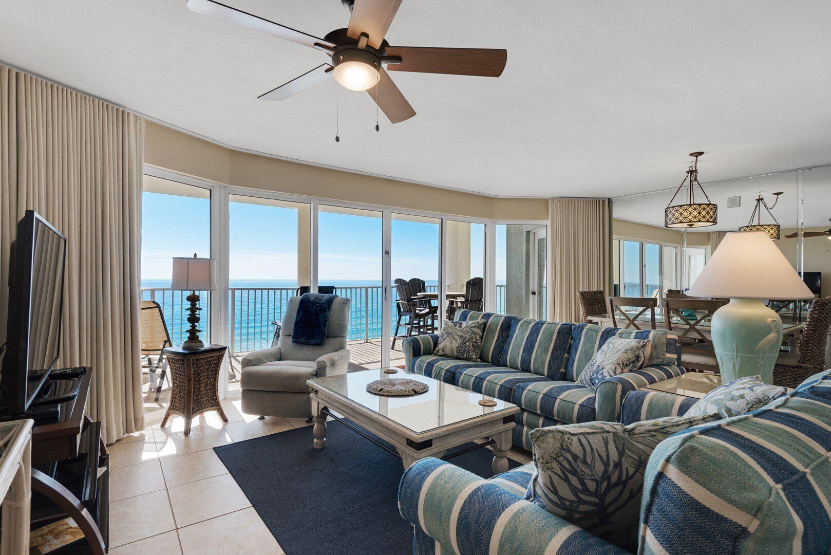 Flachbildfernseher, DVD-Player