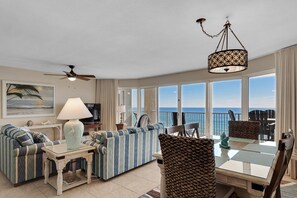 تلفزيون بشاشة مسطحة، مشغل دي في دي