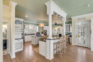 Réfrigérateur, lave-vaisselle, cafetière/bouilloire