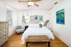 3 bedrooms, desk, iron/ironing board, free WiFi