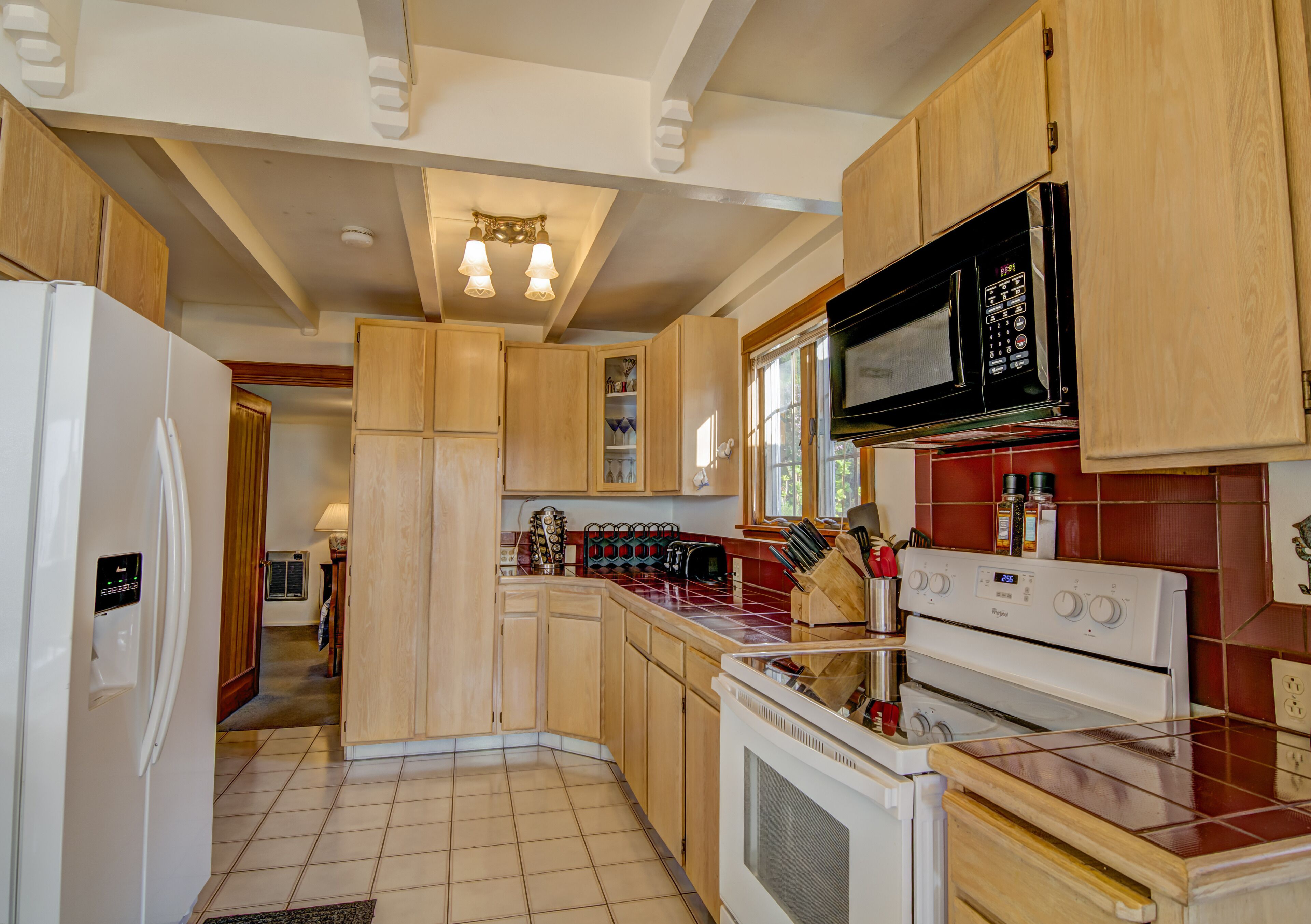 OCEAN VIEW FROM EVERY ROOM!   ONE MINUTE WALK TO THE BEACH