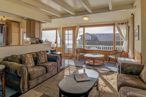 Beach Treasure- Ocean view~ Oceanside