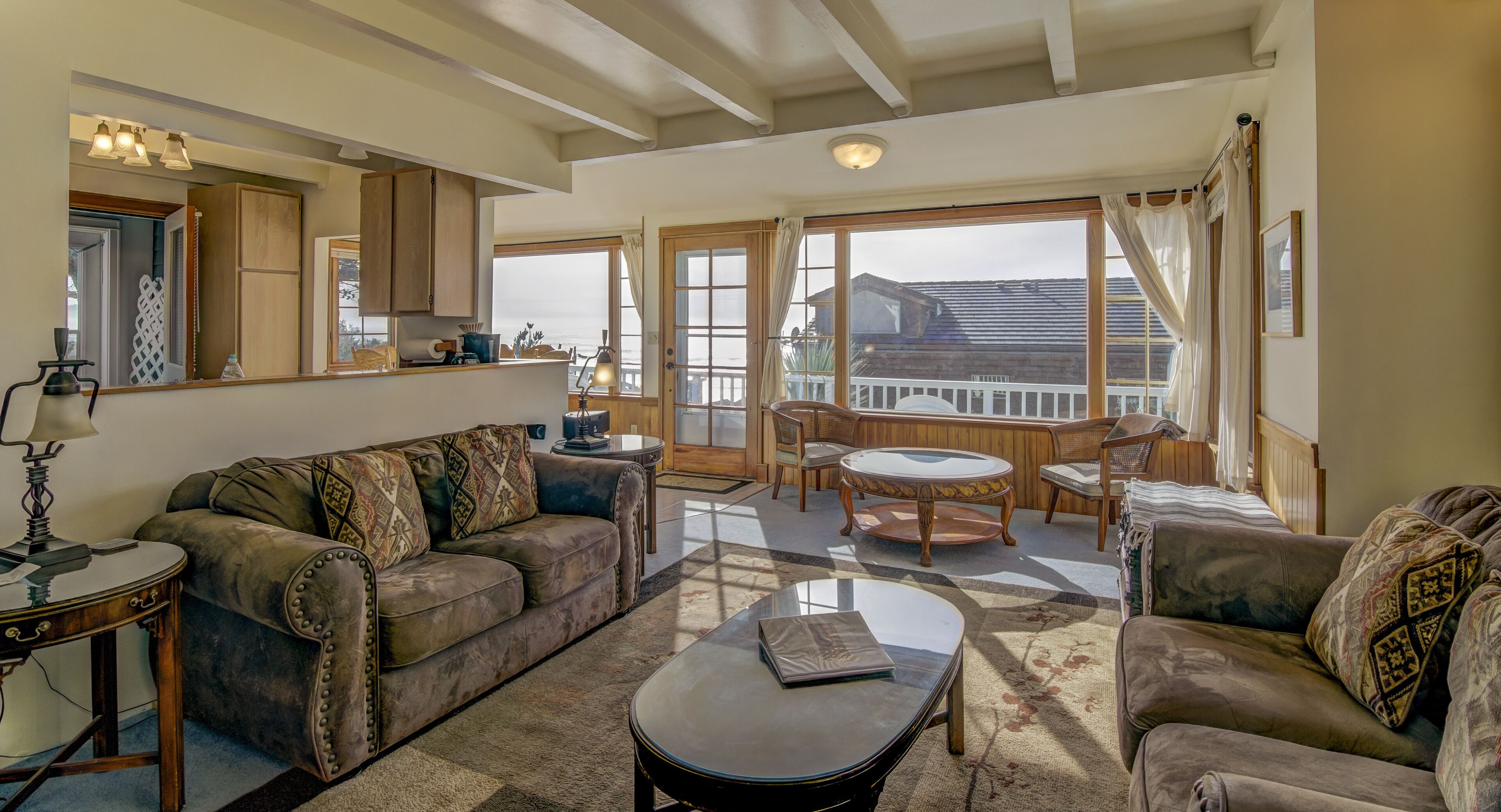 OCEAN VIEW FROM EVERY ROOM!   ONE MINUTE WALK TO THE BEACH