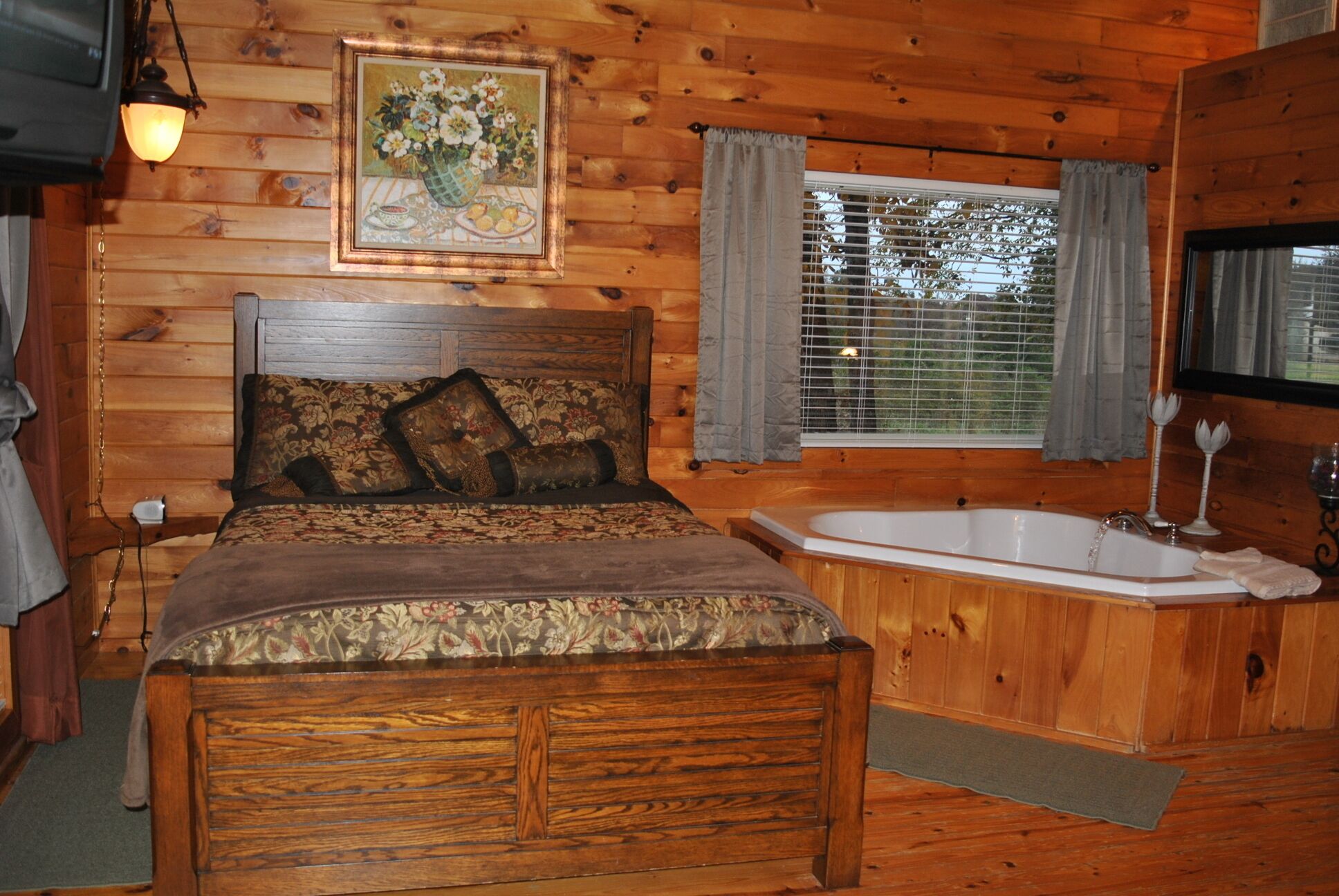 The Wolf Cabin at Cedar Valley is your destination to get away from it all.