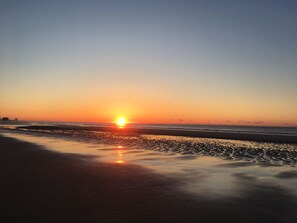 Beach nearby, sun-loungers - Gold Coast, 6 Houses to the Beach (Ocean City)
