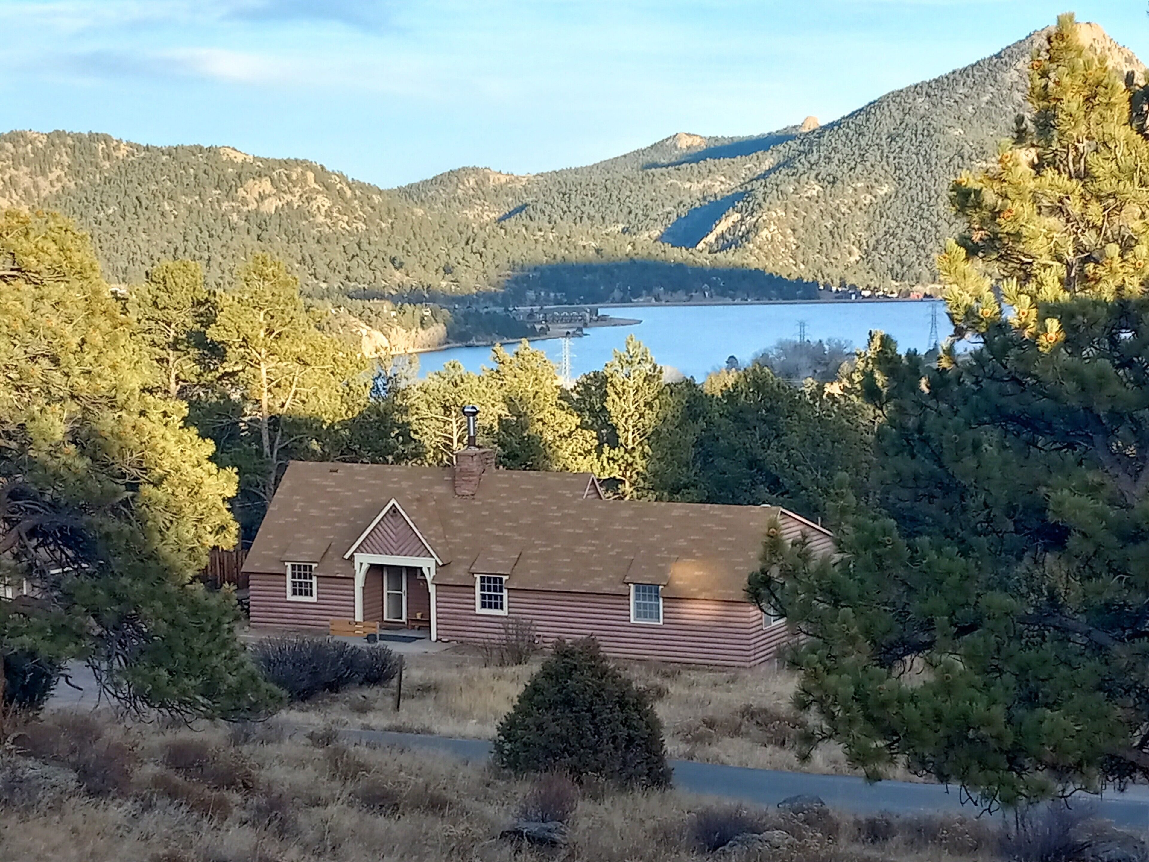 Stunning views, Wildlife, Private, Fireplace.