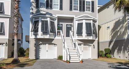 Charming 3BR Folly Beach Townhome: Water Views, Pool Access & Steps to Fun