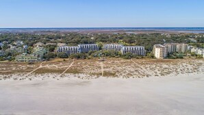 På stranden