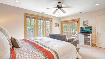3 bedrooms, iron/ironing board, internet, bed sheets