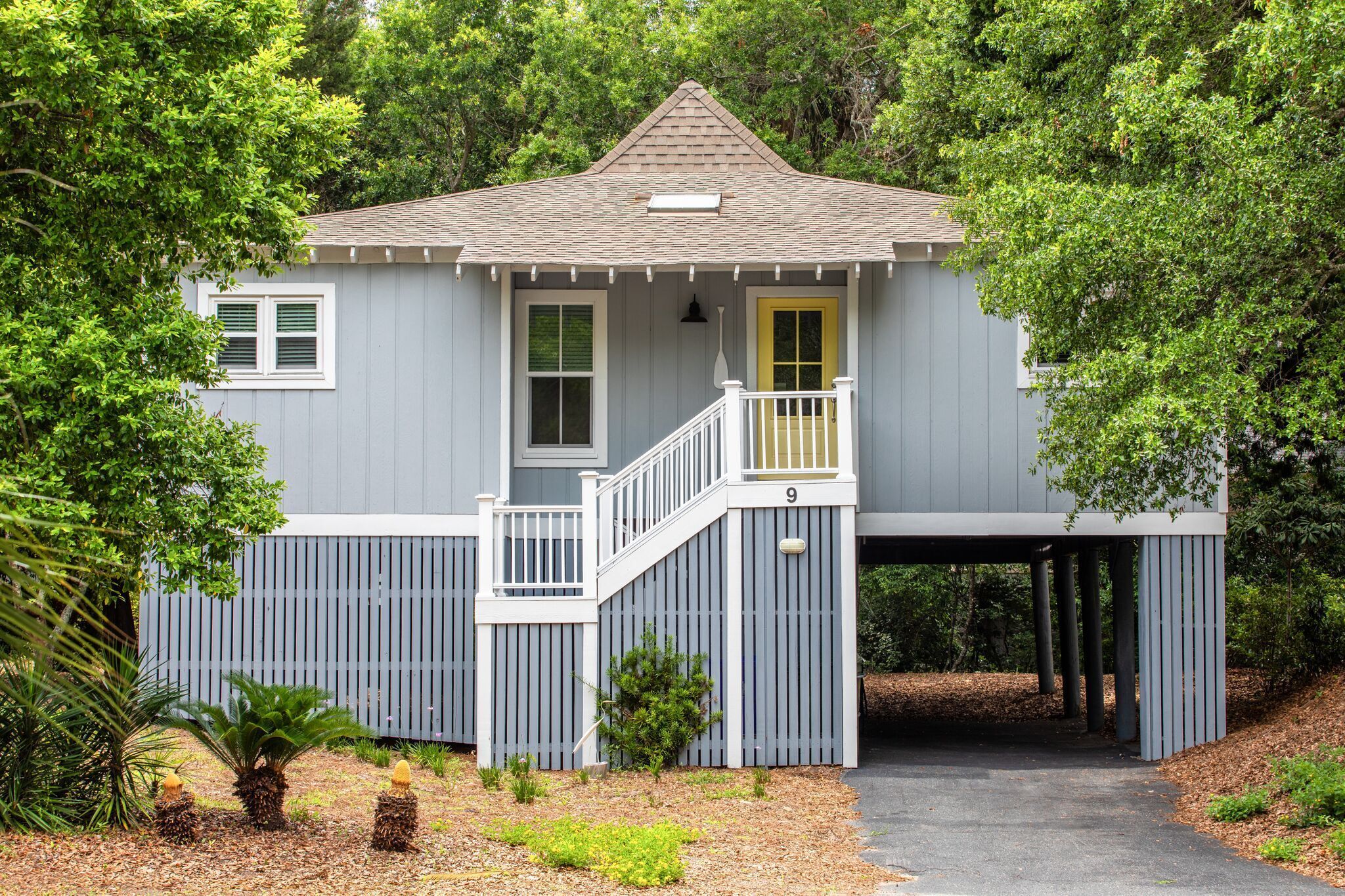 Island Cottage ~ Modern and Clean ~ Close to Beach ~ Quiet, Gated Community