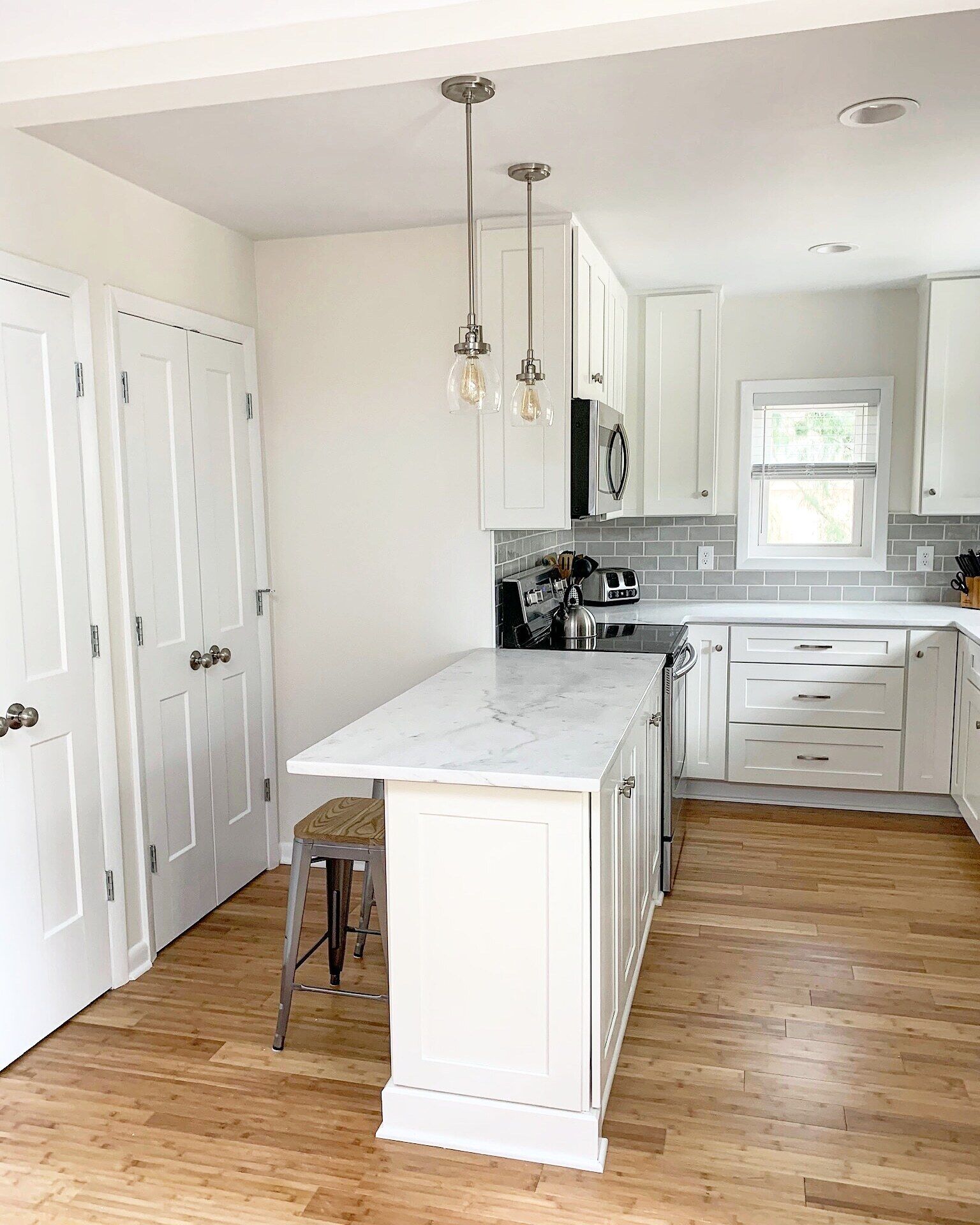 Island Cottage ~ Modern and Clean ~ Close to Beach ~ Quiet, Gated Community