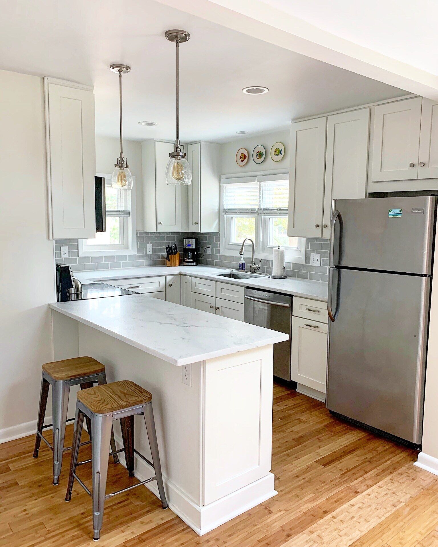 Island Cottage ~ Modern and Clean ~ Close to Beach ~ Quiet, Gated Community