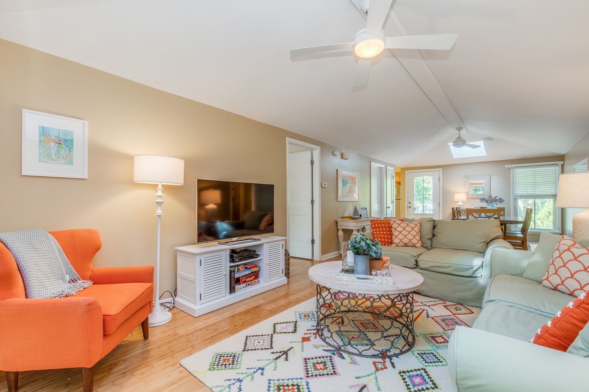 Island Cottage ~ Modern and Clean ~ Close to Beach ~ Quiet, Gated Community