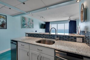 Refrigerador, microondas, lavavajillas, tostadora