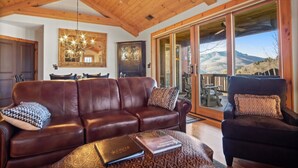 TV - Grand Oaks B6- Mountain Condo, Gated Resort, Indoor/Outdoor Pools & Hot Tub (Boone)