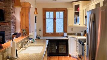 Geschirrspüler, Wasserkocher mit Kaffee-/Teezubehör