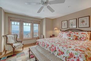 3 bedrooms, iron/ironing board, Internet, bed sheets