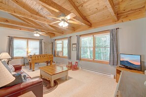 Televisión, futbolito, servicios de streaming