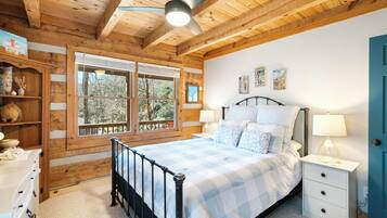 2 bedrooms, iron/ironing board, internet, bed sheets