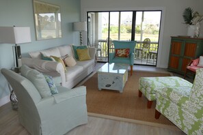 Smart TV, DVD player, books, stereo